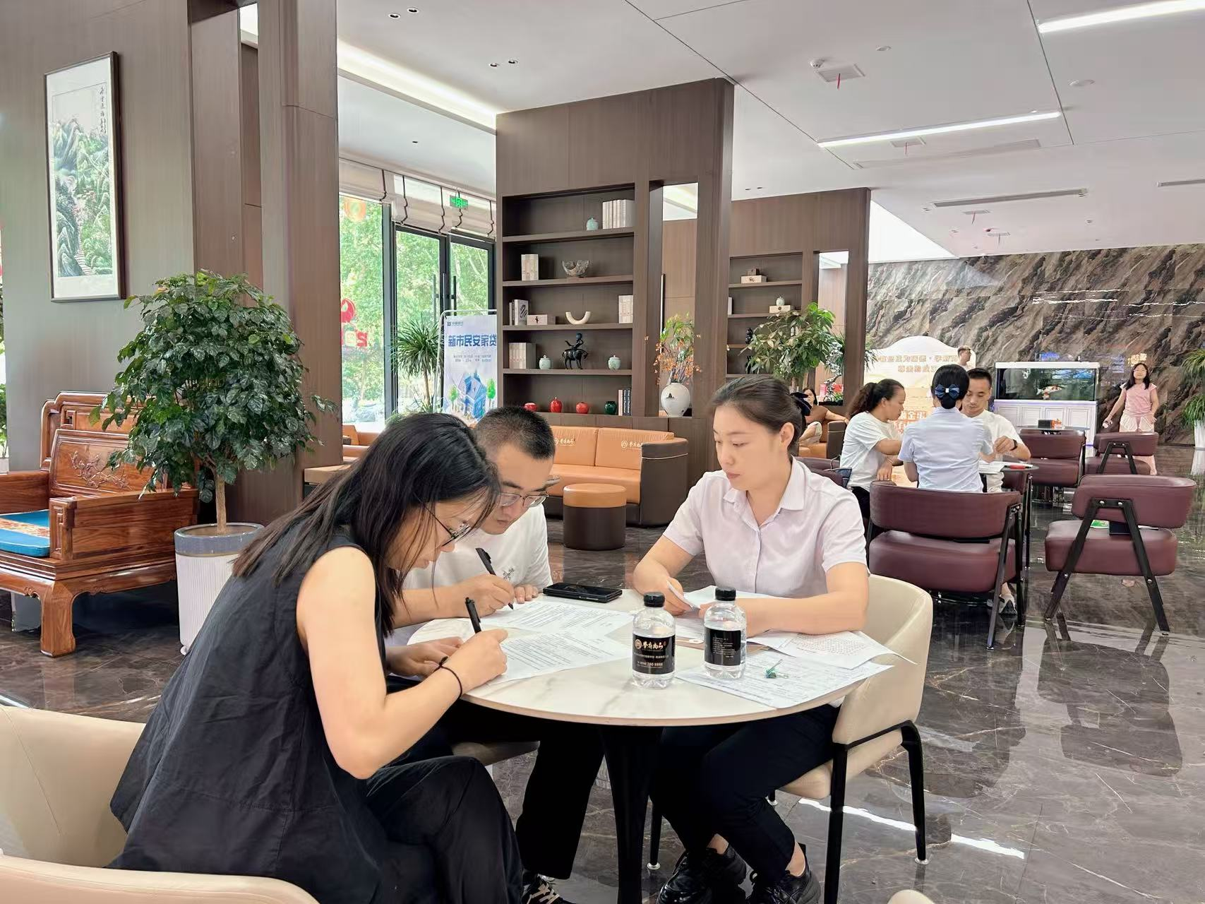 市区营业部：深耕“四进”践初心 公积金服务进楼盘